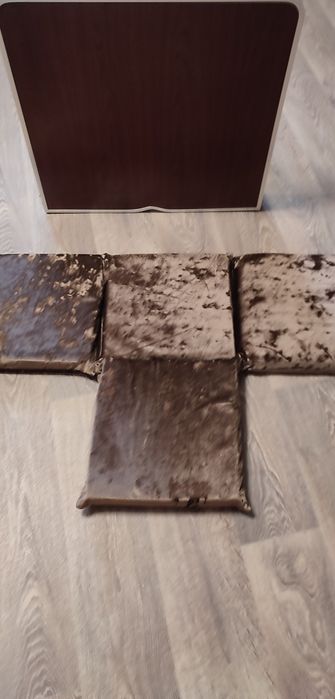 Стол раскладной ,табуретки 4 шт.