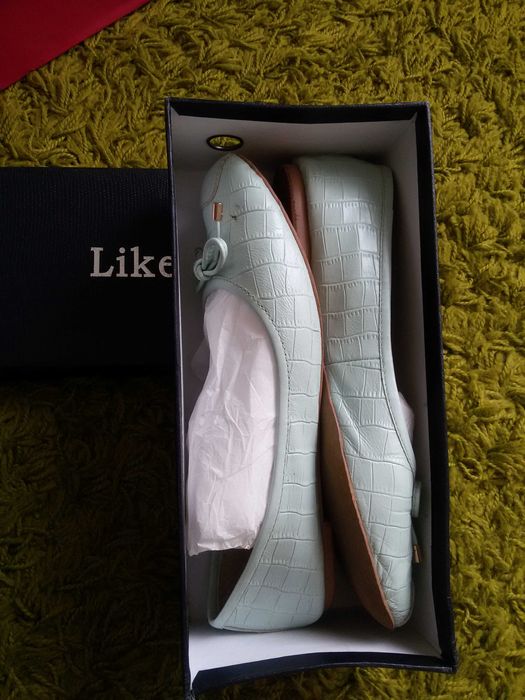 Кожанные балетки и сумка бирюзового цвета Цена за обе