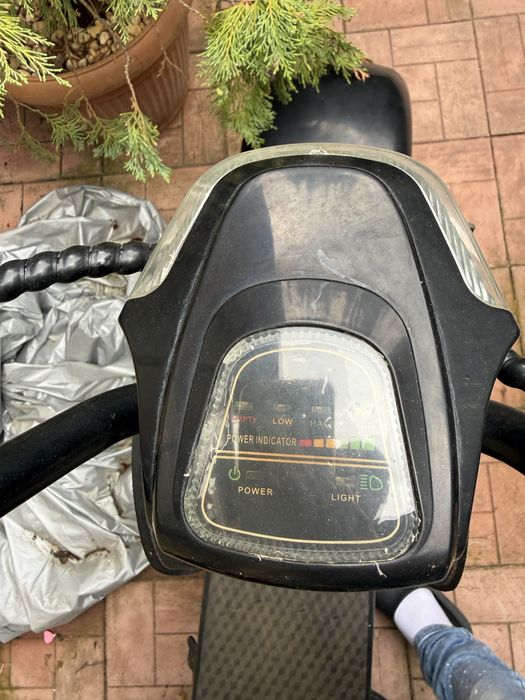Scuter electric cu 3 roti