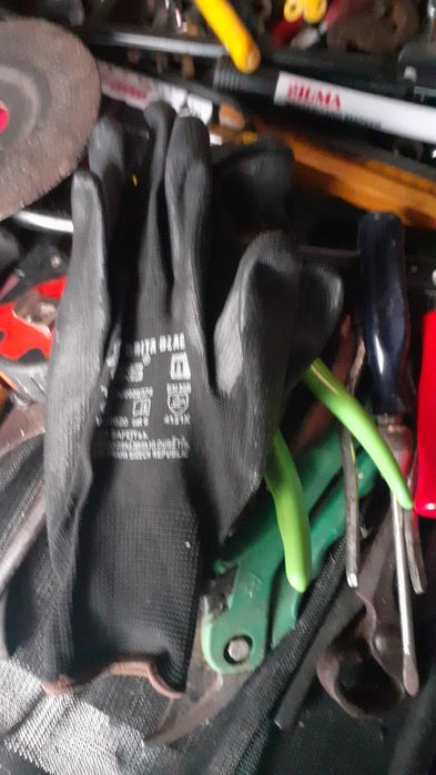 Manusi si vaselina pt diverse activitati