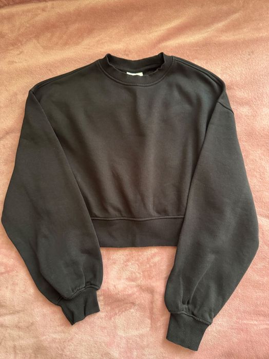 Черен къс суитчер PULL&BEAR Размер XS Цена: 8€