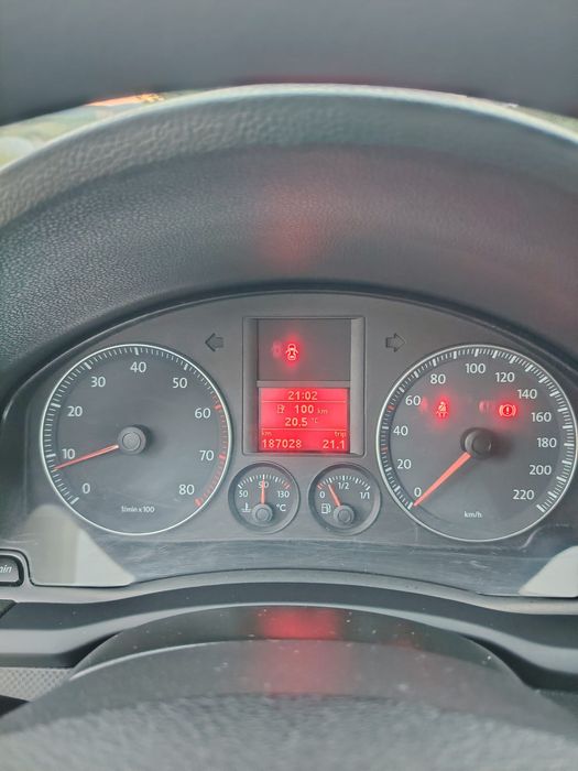 Vând Volkswagen Golf 5