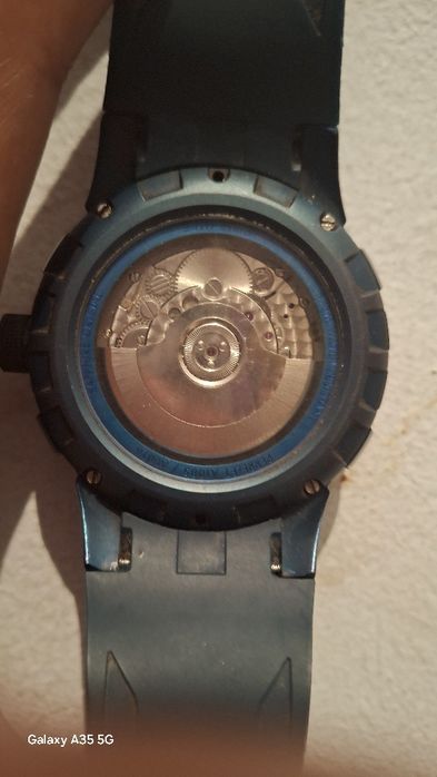 Швейцарские часа perrelet A1085