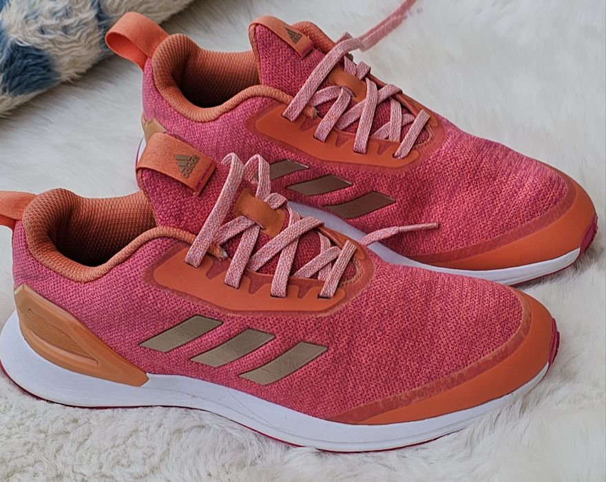 Adidas оригинални дамски маратонки  38 номер