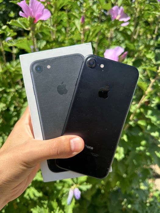 Продам Iphone 7 Айфон
