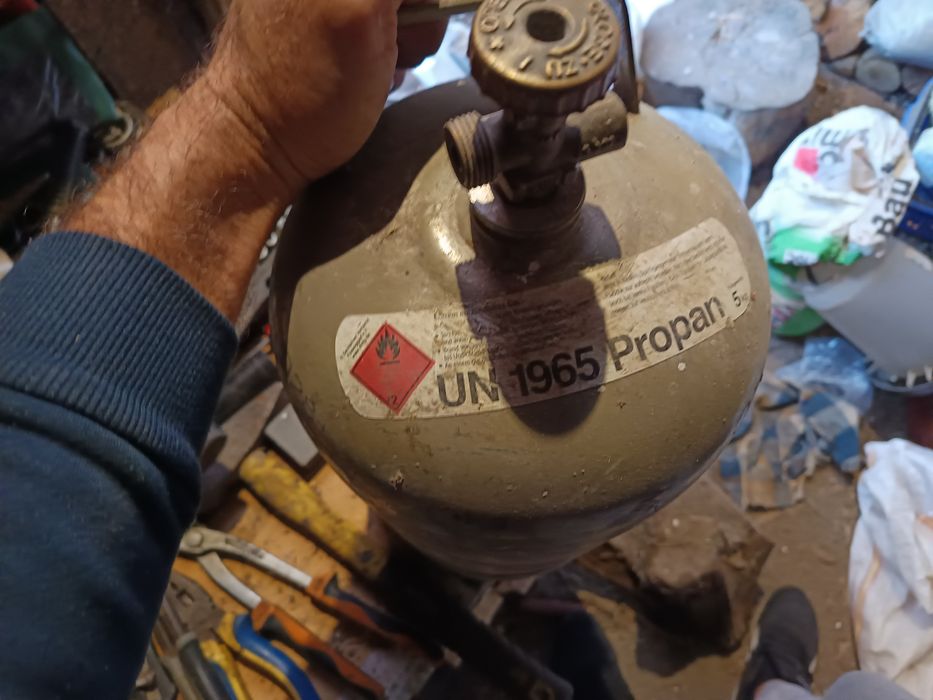 Vând butelie mica de 7.5 kg