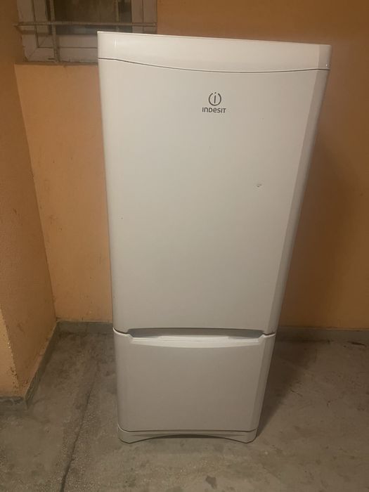 ПОДАРЕН!!! Подарявам хладилник Indesit
