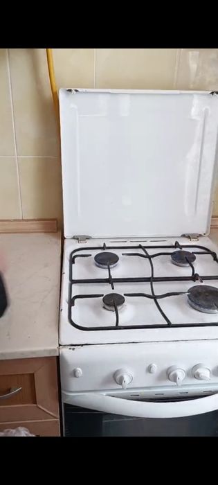 Продам газовую плиту