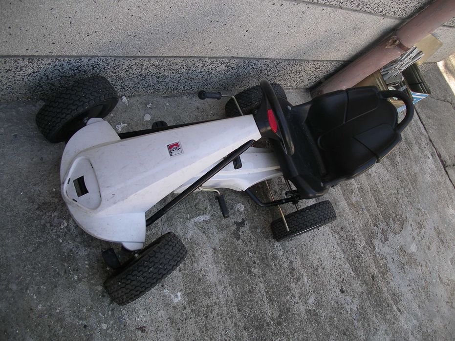 Продавам детска кола играчка