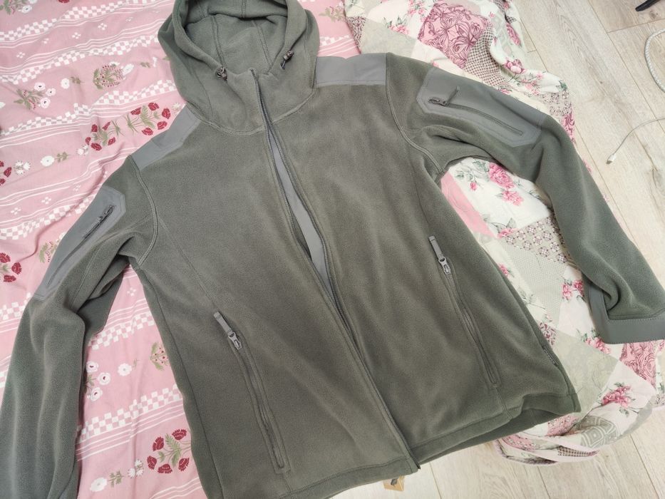 Продам флисовую кофту