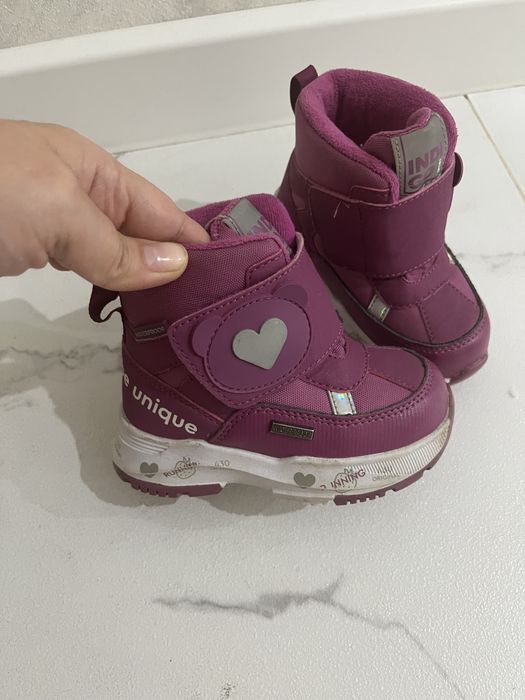 Продам зимнюю обувь на девочку