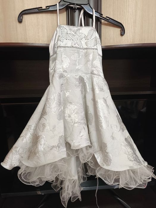 Нарядное платье на девочку