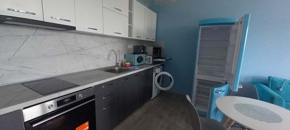 Дава се под наем Двустаен апартамент в к.к. Св.Св. Константин и Елена - 54 кв.м за 1000 € - Снимка #2