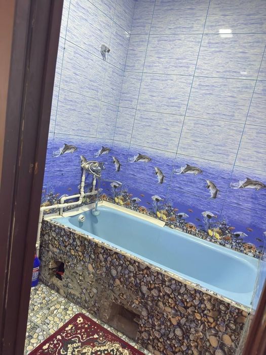 Чирчик шахар 
9-микрораён 
#2-хона 2-этаж 
Квартира ижарага берилад