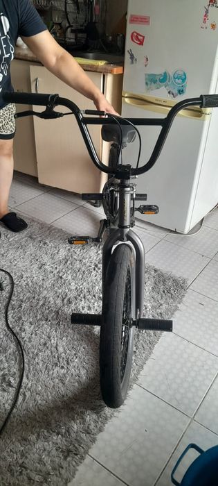 Подаётся велосипед BMX