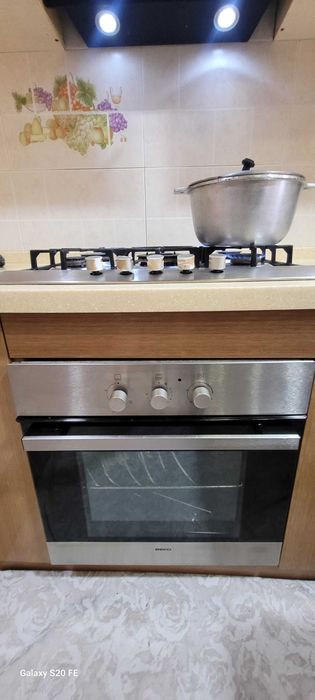 Газовая варочная панель + почти непользованный духовой шкаф (духовка)