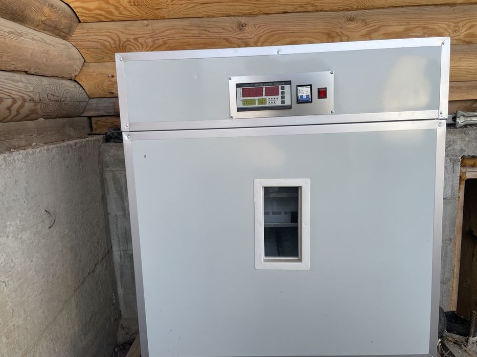 Инкубатор новый .на 500 яиц