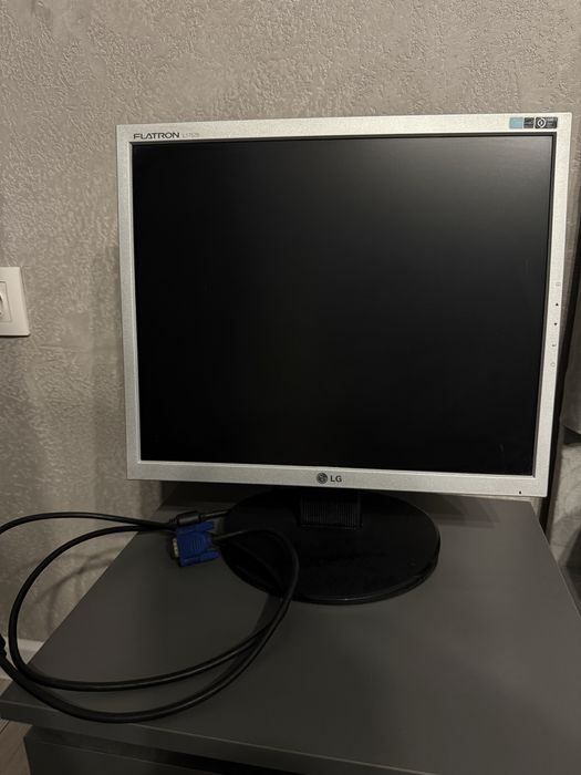 Монитор LG Flatron L1752S 17”