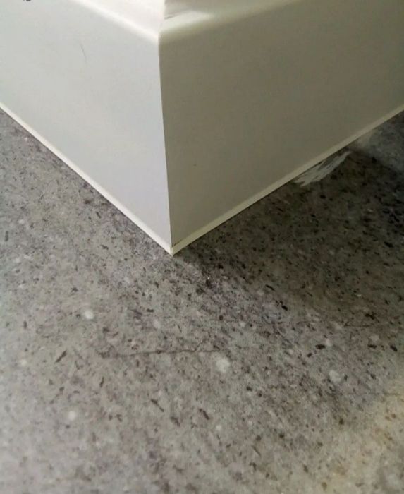 Укладка ламината, установка плинтуса