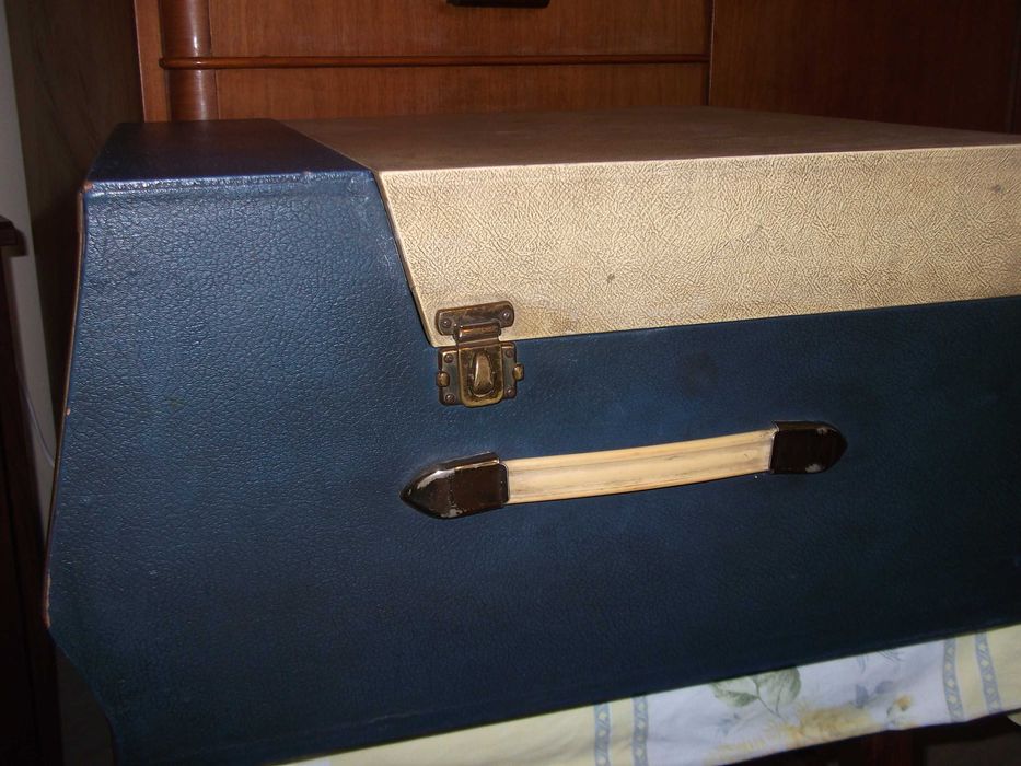 Уникален, работещ ретро грамофон