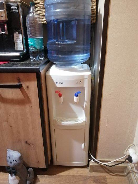 Vânzare  aparat dozator apa
