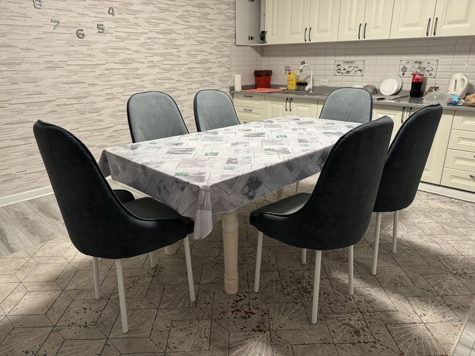 Продам стол стулья новые