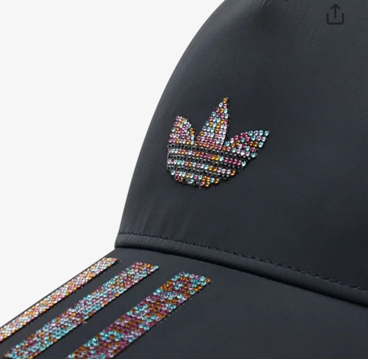 Sapca Adidas dama, model deosebit.