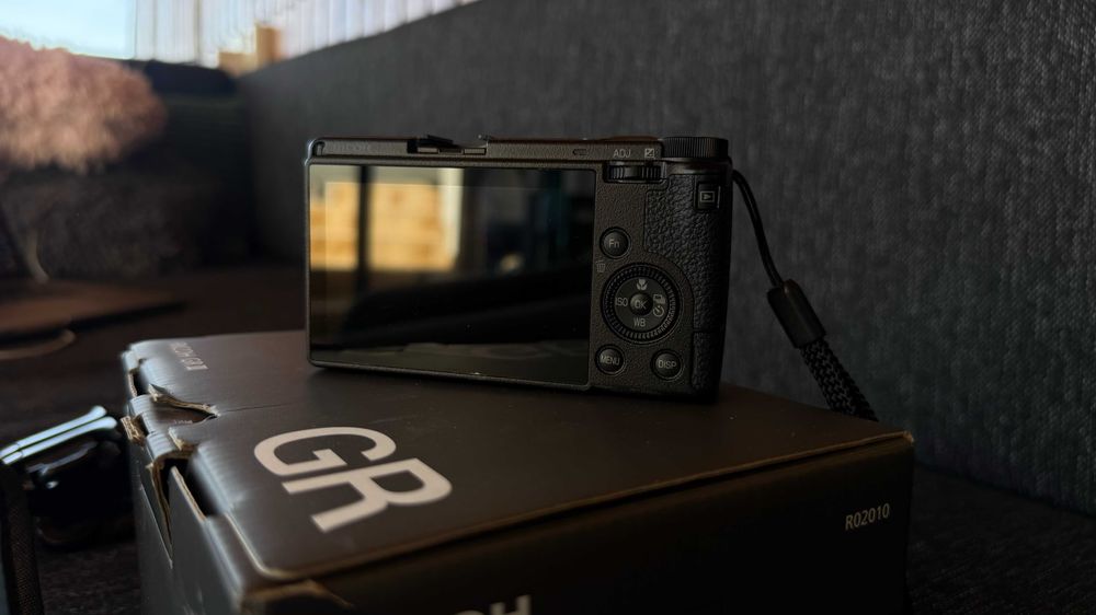 Ricoh GR III ca nou