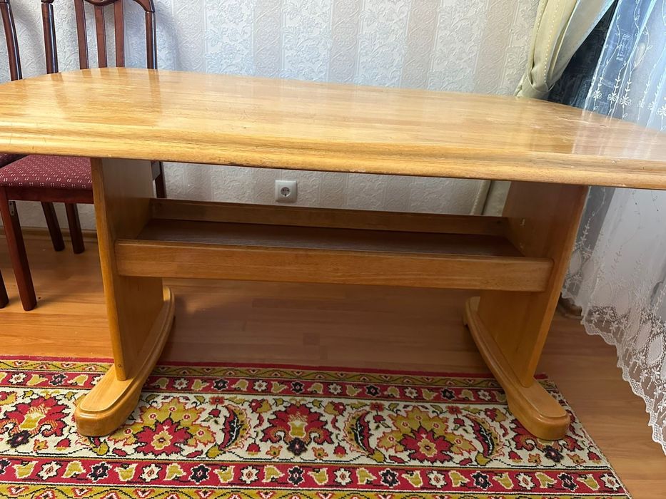 Стол в хорошем состоянии