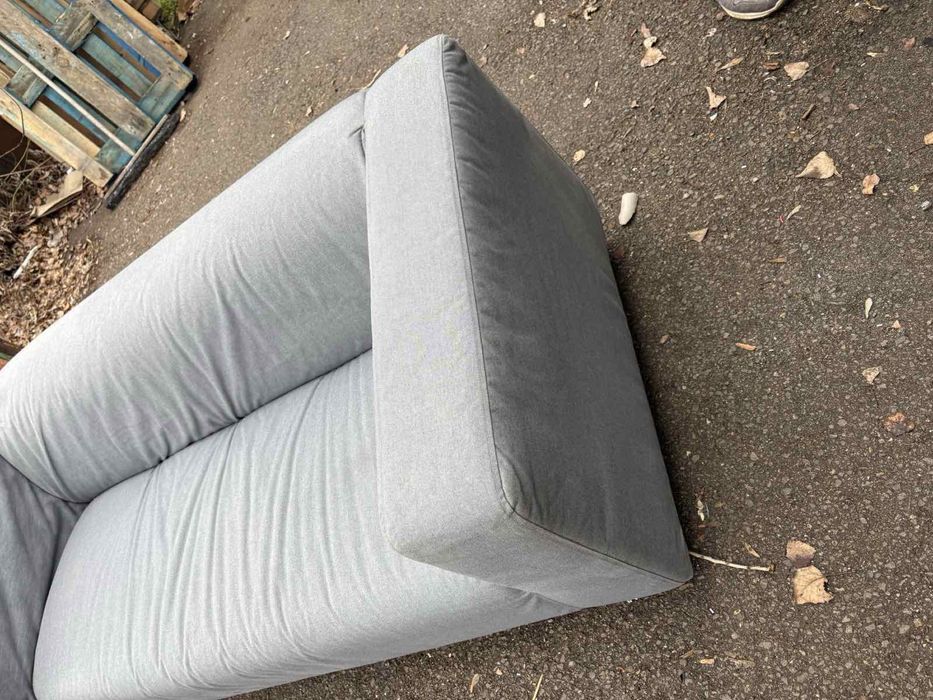 Двуместен диван