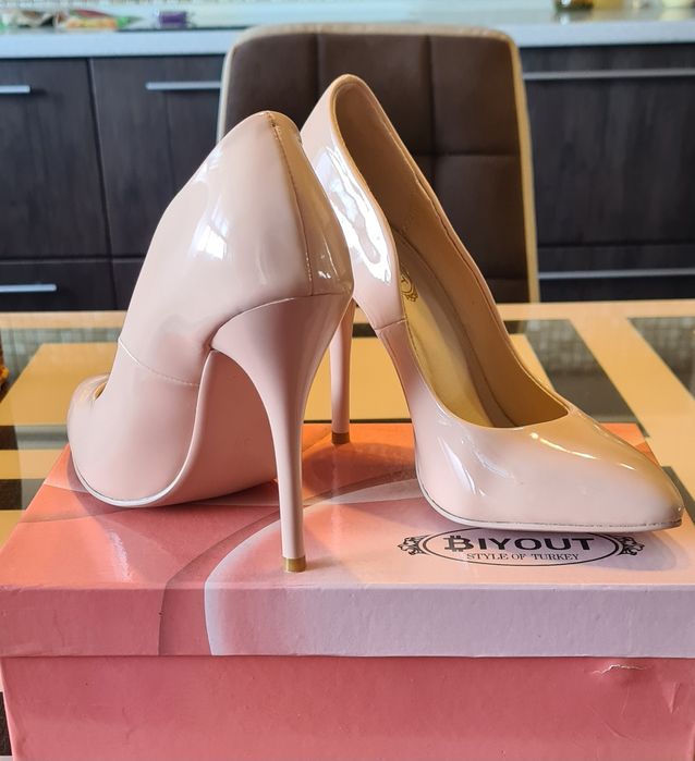 Продам новые красивые туфли