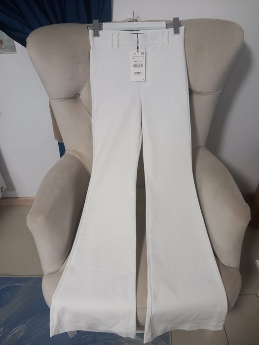 Blugi albi elastici evazati cu talie inalta măsură S Zara noi