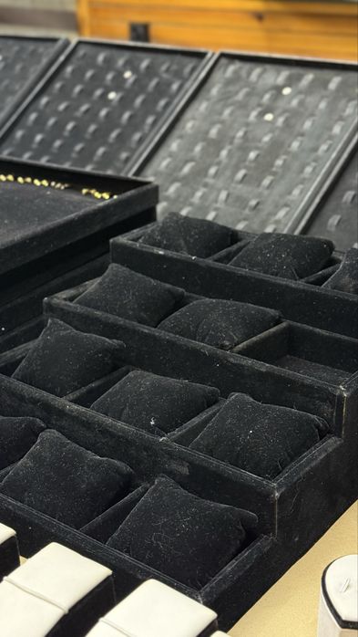 Подставки и планшеты под украшения