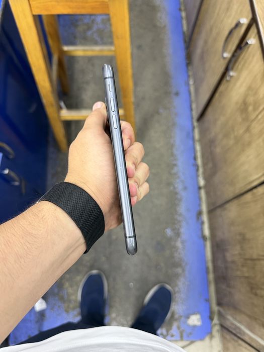 iPhone 11 black 64gb
