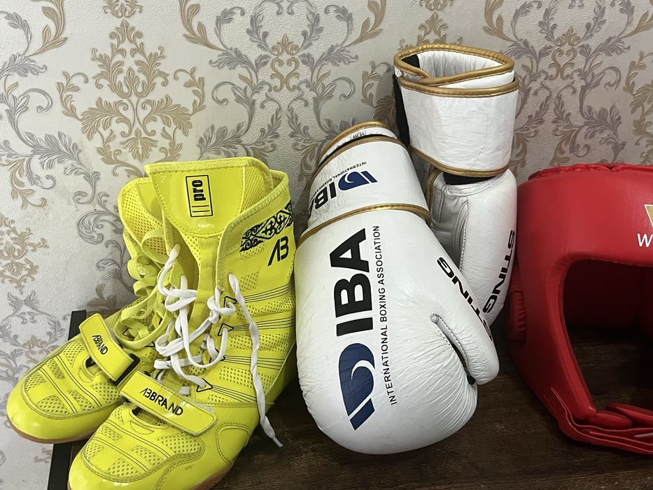 Шлем, оригинал перчатка, боксерка