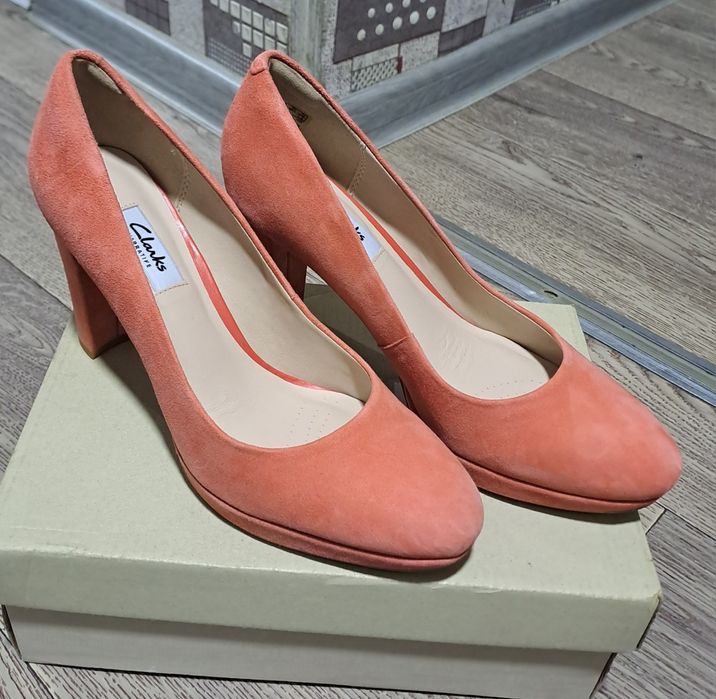 Новые замшевые туфли