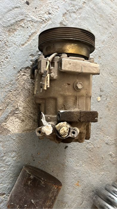 Продам компрессор на логан 1