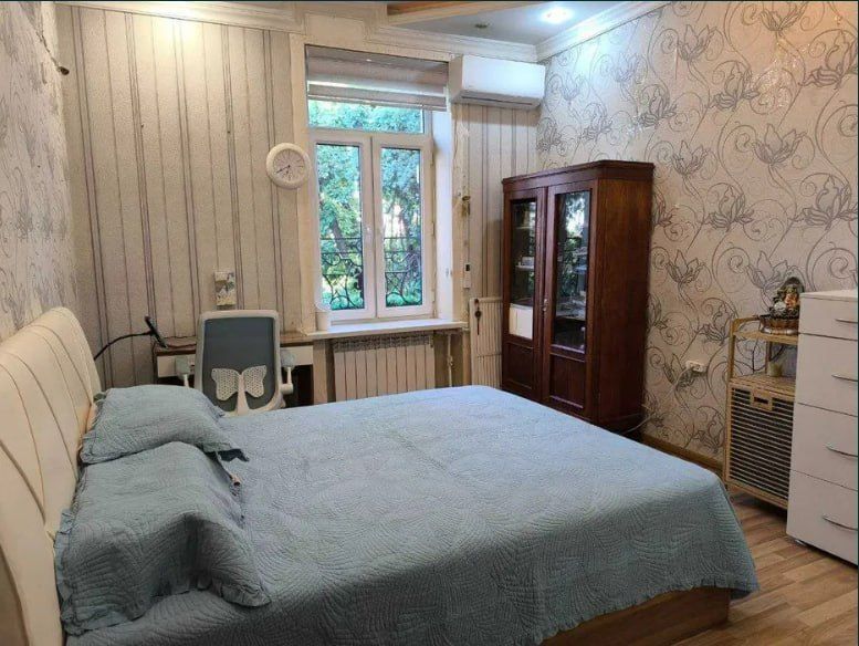 Срочно Продаётся Нукусская Высокопотолочка 1/4/4 с мебелью техникой !