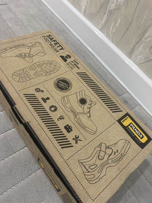 Продам спецобувь. 42 размер. Новый