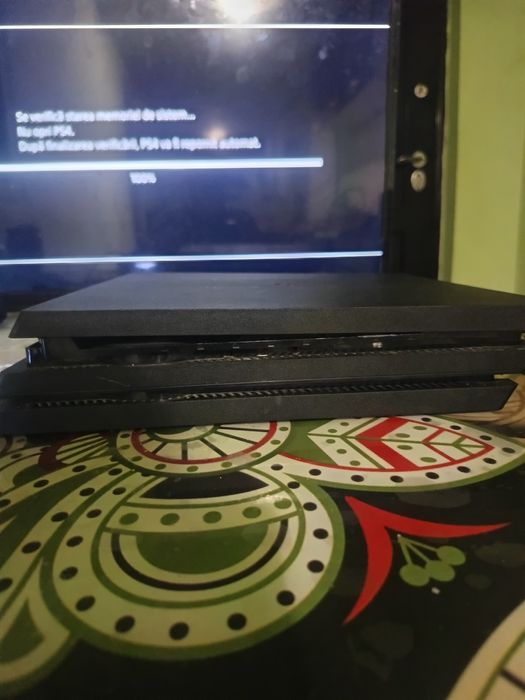 Vand PS 4 pro, motivul vânzări este nefolosirea.