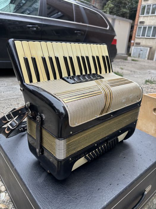 Acordeon Hohner/Melojdia concerto 3 cu 72 de basi
