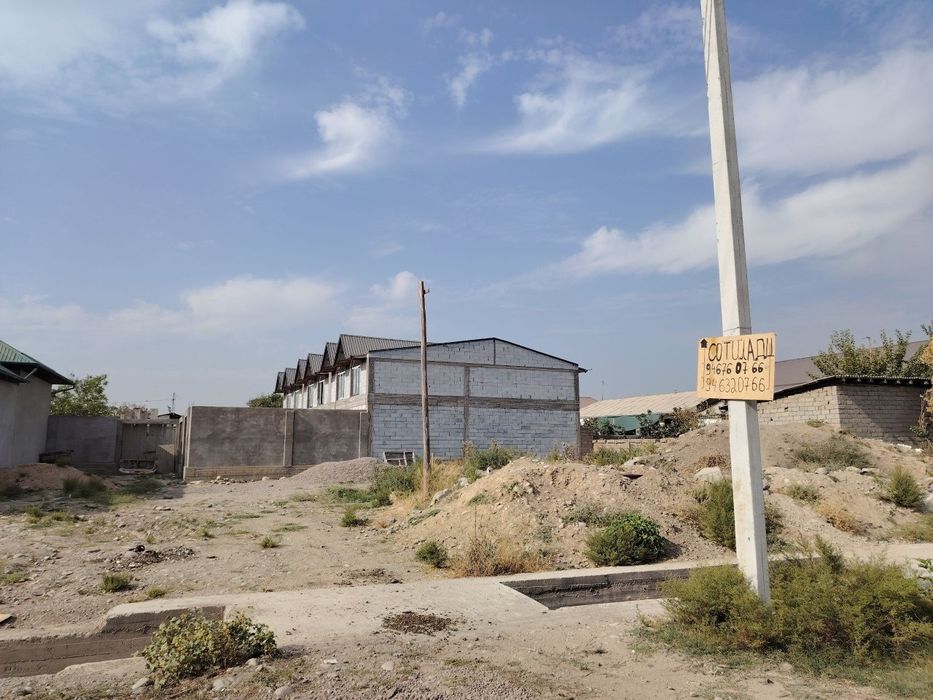 2 ta karobka xolatida uchastka hamda 5 sotix quruq yer sotiladi