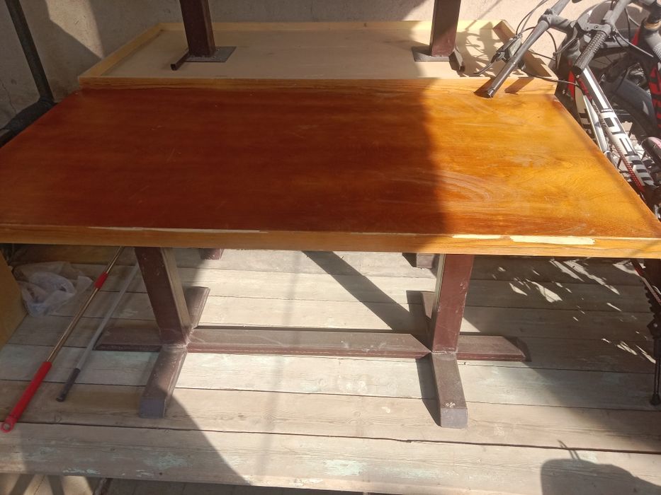 Стол кухонный, массивный