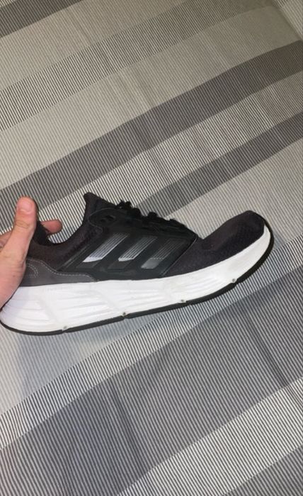 Adidasi Adidas.