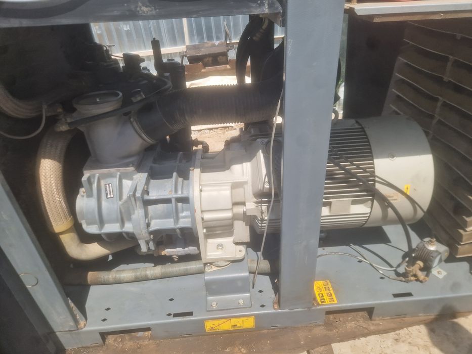 Compresor industrial Atlas Copco GA 90–90 kW–An 2006 accept schimburi
