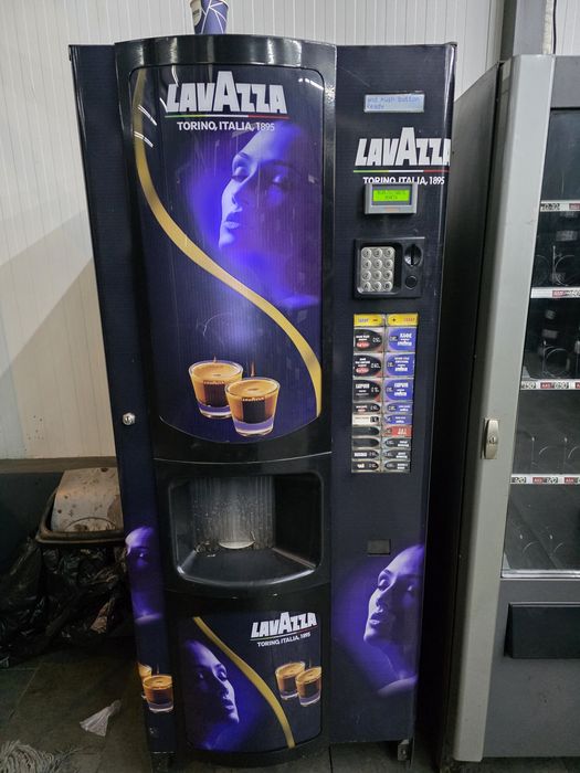 Вендинг Кафе машина и хладилна витрина Bianchi