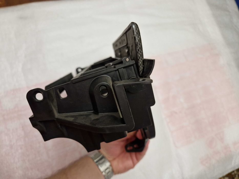 Продавам рамка с карбонова лайсна/капаче за радио на БМВ е39