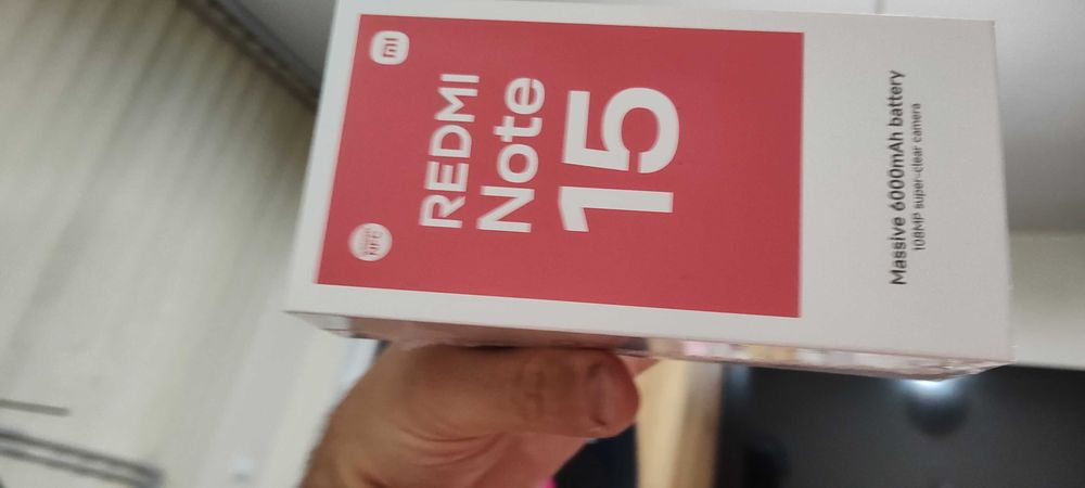 Продавам чисто нов не разпечатан телефон Xiaomi Redmi Note 15