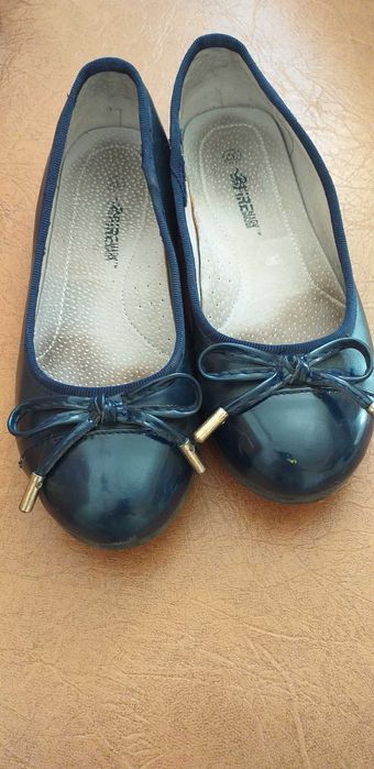 Продам недорого туфли для девочки, размер 32,цена 1500тенге