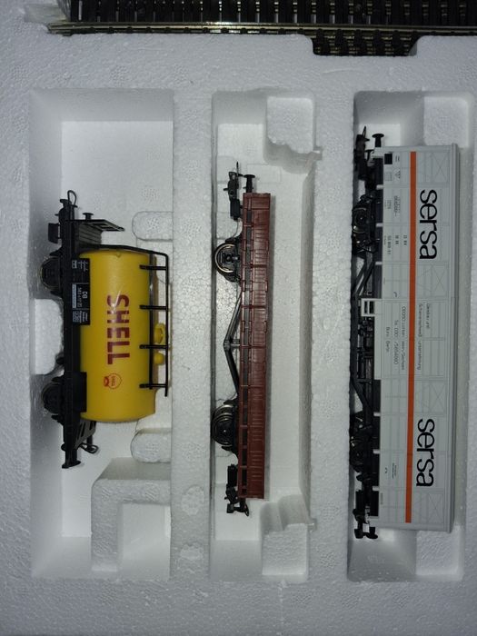 Set trenulet electric piko scara H0
1 locomotiva, lumini fronta